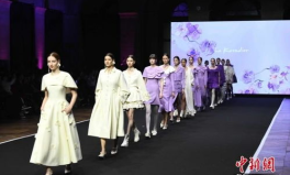 中国时装透露两点服装展视频,时尚盛宴与客家文化元素的碰撞