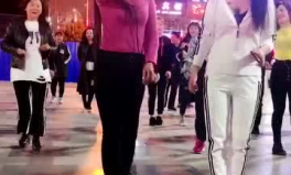 网红小姐姐广场舞北江美,网红小姐姐广场舞风采独领风骚