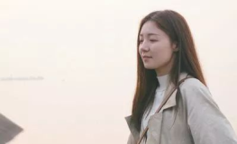 小姐姐侧脸唱素颜歌曲,小姐姐侧脸演绎动人旋律