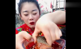 小姐姐吃海参红油的视频,小姐姐的味蕾之旅