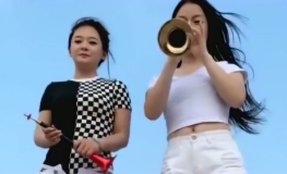 两个小姐姐都比我漂亮,两位小姐姐的美丽风采