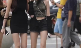 街拍小姐姐个性穿搭图,小姐姐的个性穿搭解析