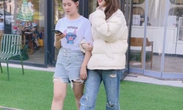 夏天小姐姐穿羽绒服照片,小姐姐演绎时尚与温度并存